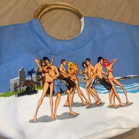 Really cute summer beach bag! Amazing for Europe trips - Picture 2 of 3